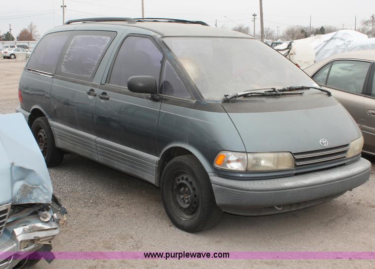 image for item O9383 1992 Toyota Previa LE van