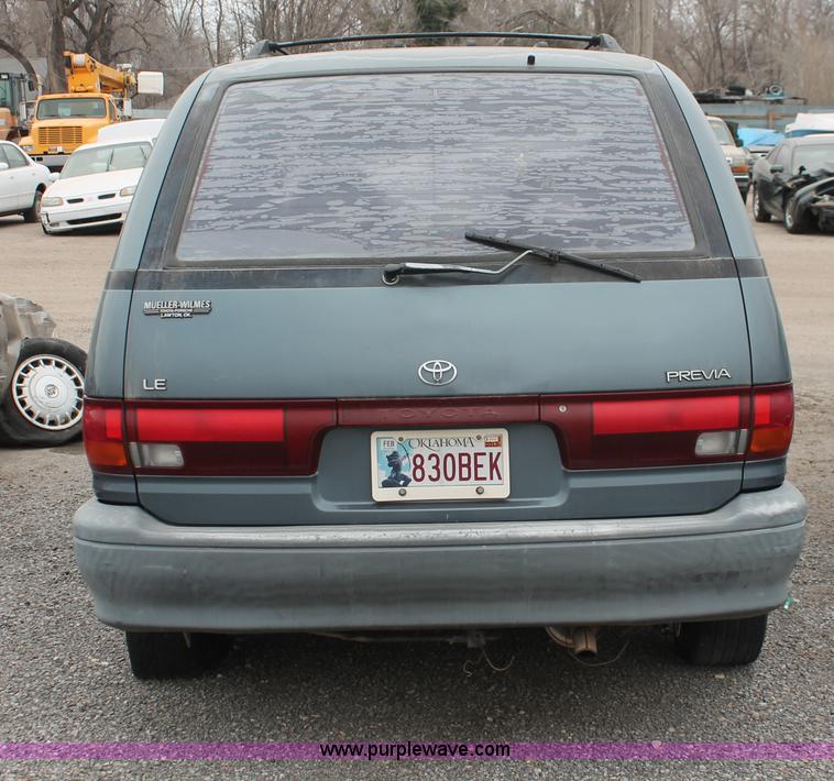 image for item O9383 1992 Toyota Previa LE van