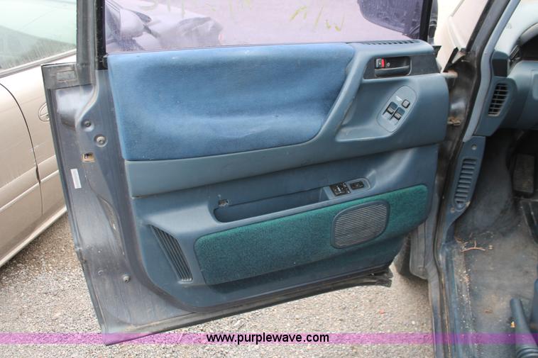 image for item O9383 1992 Toyota Previa LE van