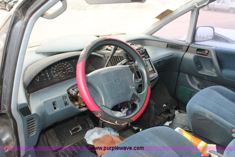 image for item O9383 1992 Toyota Previa LE van