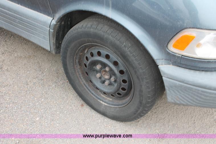 image for item O9383 1992 Toyota Previa LE van