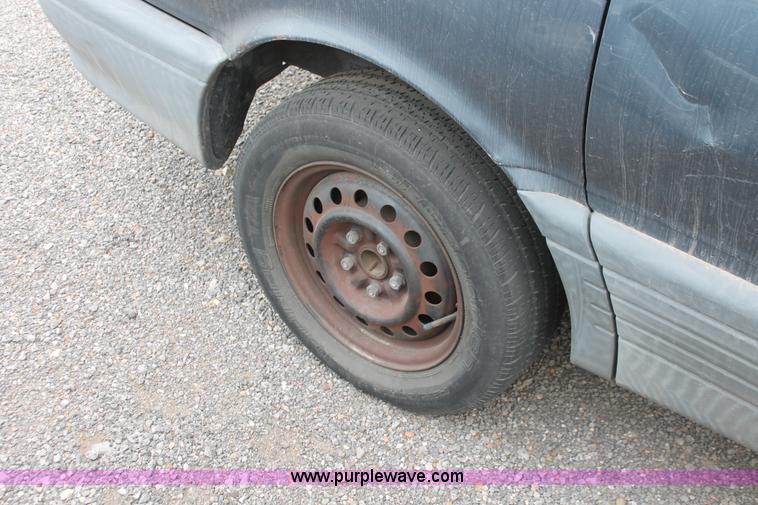 image for item O9383 1992 Toyota Previa LE van