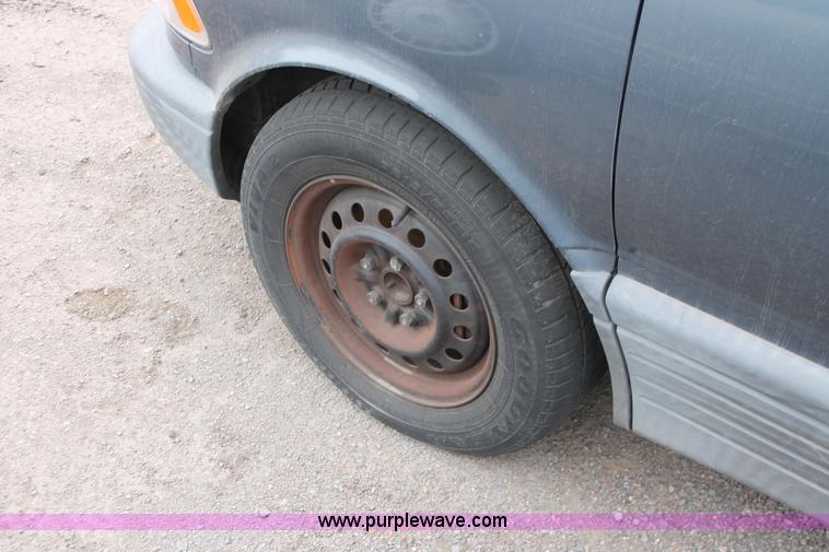 image for item O9383 1992 Toyota Previa LE van