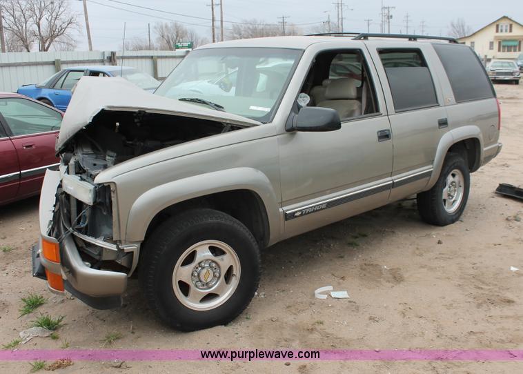 image for item O9387 2000 Chevrolet Tahoe Z71 SUV