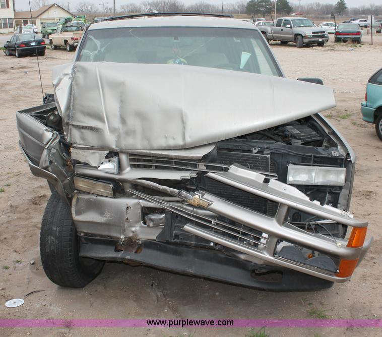 image for item O9387 2000 Chevrolet Tahoe Z71 SUV