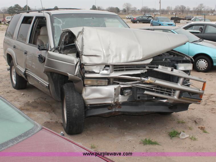 image for item O9387 2000 Chevrolet Tahoe Z71 SUV