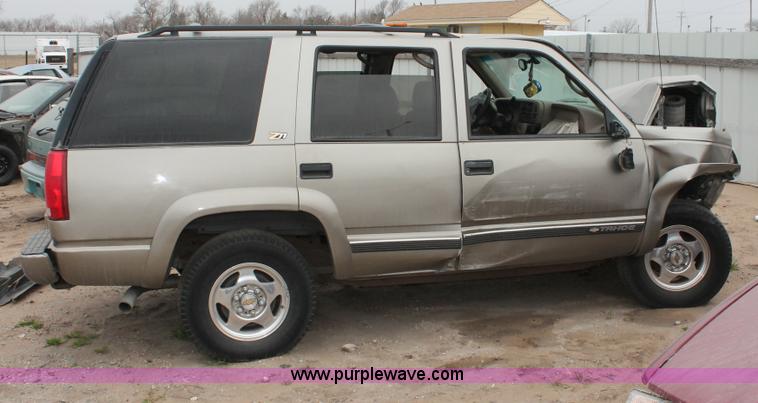 image for item O9387 2000 Chevrolet Tahoe Z71 SUV