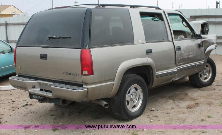image for item O9387 2000 Chevrolet Tahoe Z71 SUV