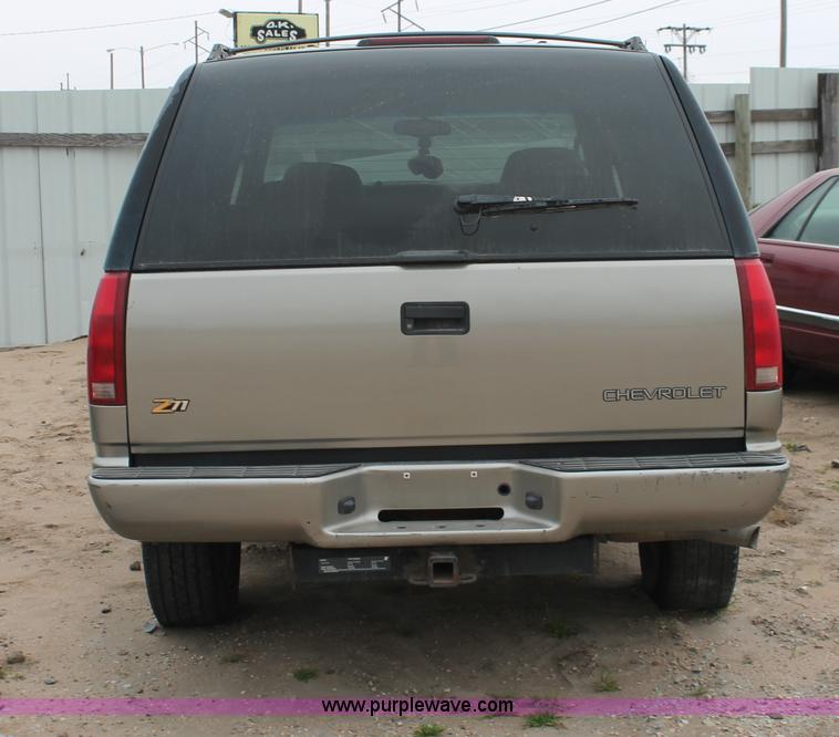 image for item O9387 2000 Chevrolet Tahoe Z71 SUV