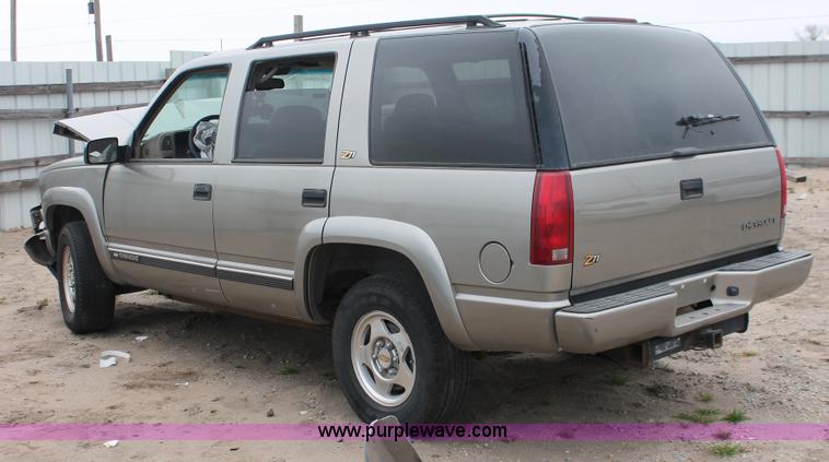 image for item O9387 2000 Chevrolet Tahoe Z71 SUV