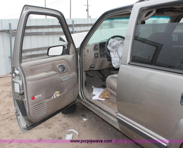 image for item O9387 2000 Chevrolet Tahoe Z71 SUV