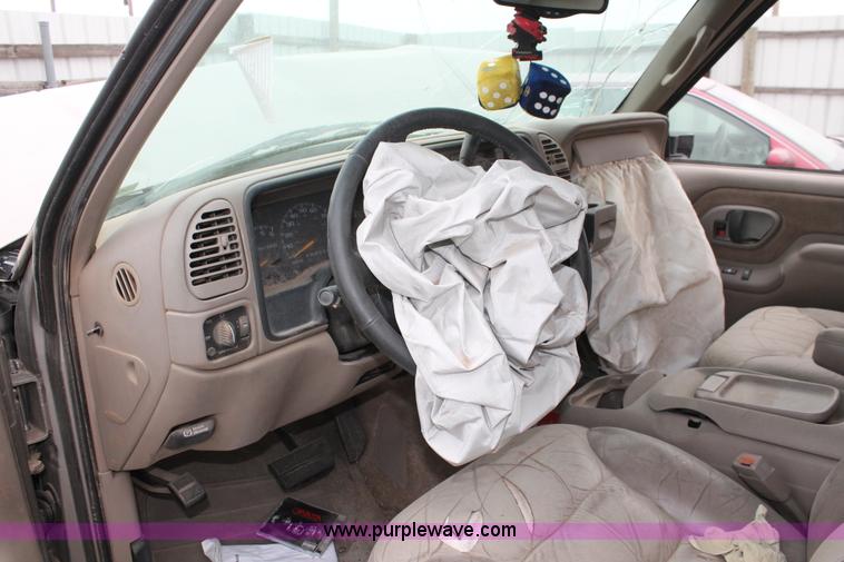 image for item O9387 2000 Chevrolet Tahoe Z71 SUV