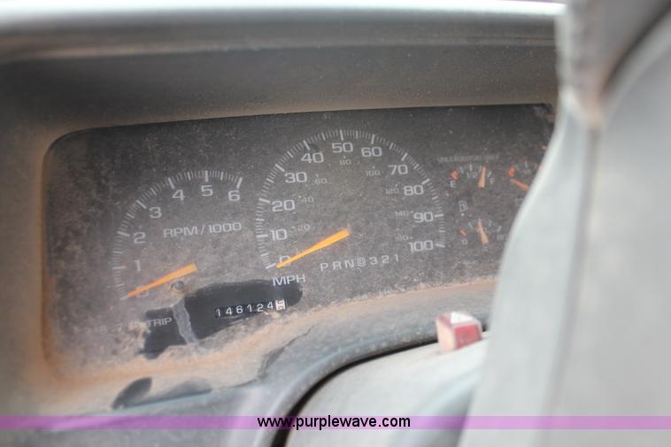 image for item O9387 2000 Chevrolet Tahoe Z71 SUV