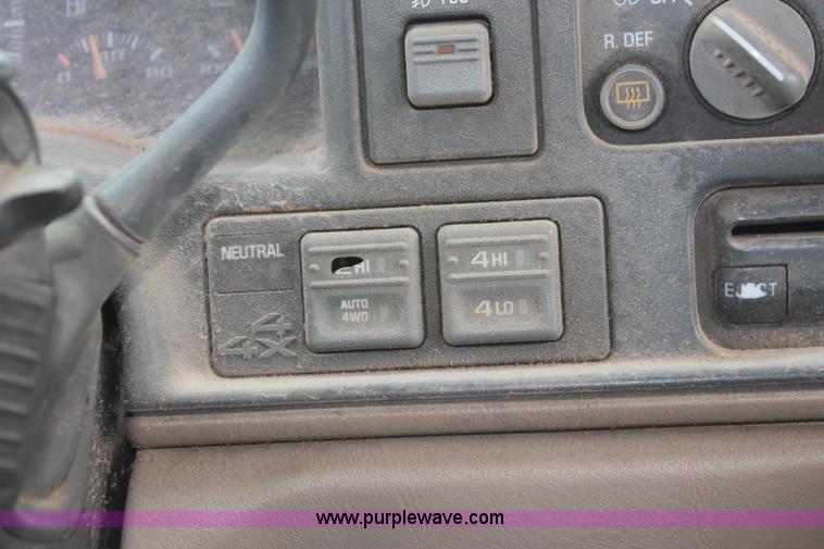 image for item O9387 2000 Chevrolet Tahoe Z71 SUV