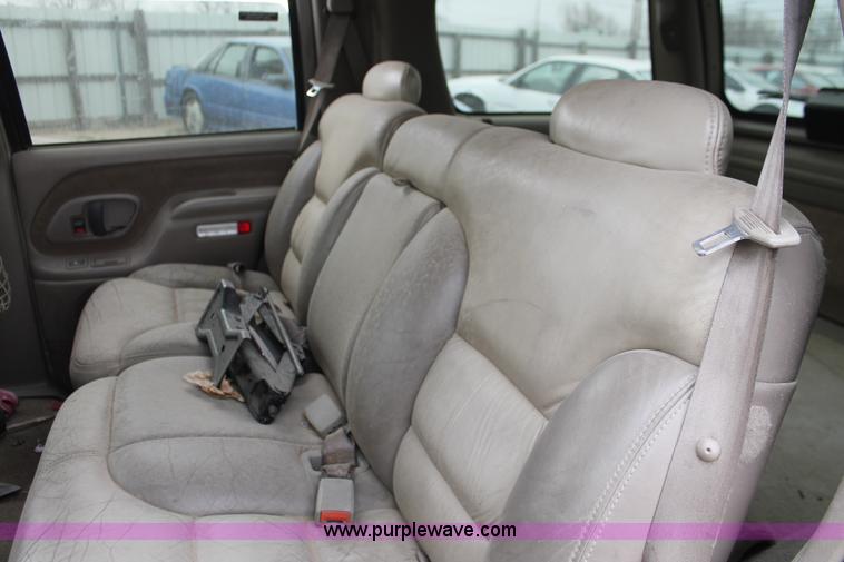 image for item O9387 2000 Chevrolet Tahoe Z71 SUV