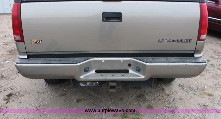 image for item O9387 2000 Chevrolet Tahoe Z71 SUV