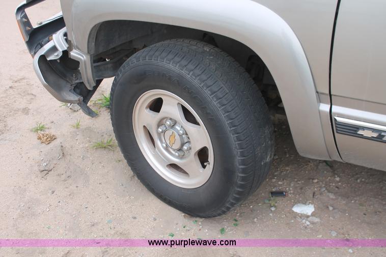 image for item O9387 2000 Chevrolet Tahoe Z71 SUV