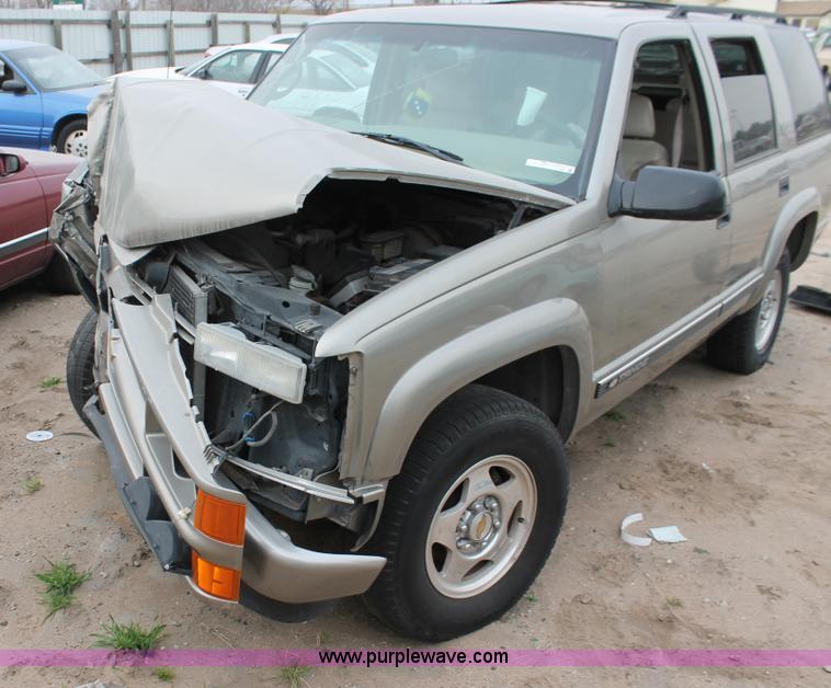 image for item O9387 2000 Chevrolet Tahoe Z71 SUV