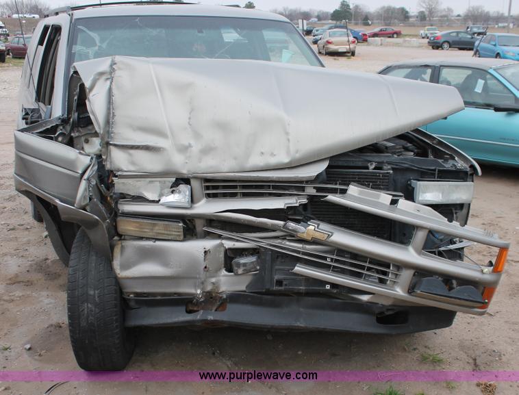 image for item O9387 2000 Chevrolet Tahoe Z71 SUV