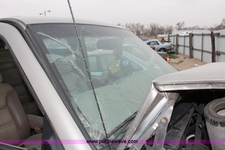 image for item O9387 2000 Chevrolet Tahoe Z71 SUV