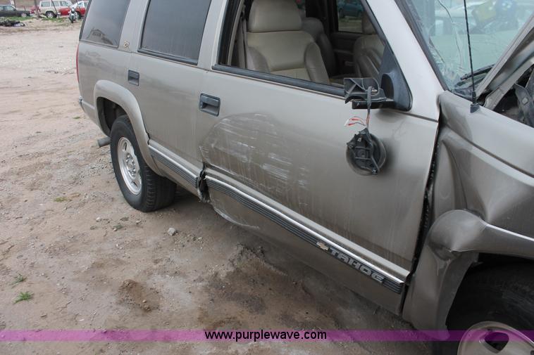 image for item O9387 2000 Chevrolet Tahoe Z71 SUV