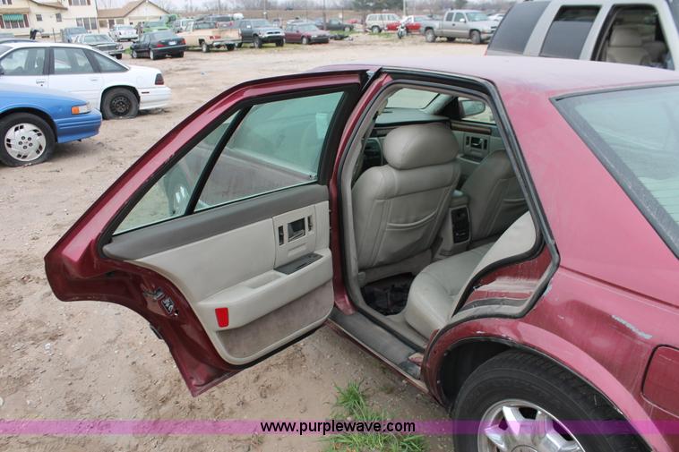 image for item O9388 1997 Cadillac Seville SLS
