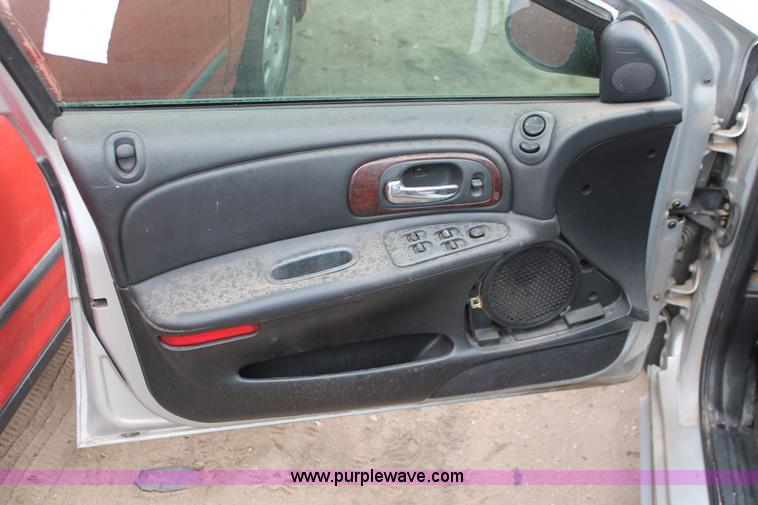 image for item O9389 2003 Chrysler Concrde Lxi