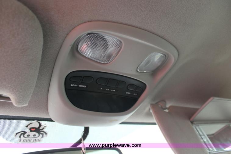 image for item O9389 2003 Chrysler Concrde Lxi