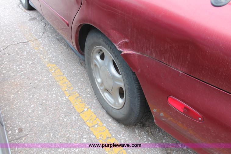 image for item O9391 1998 Ford Taurus LX