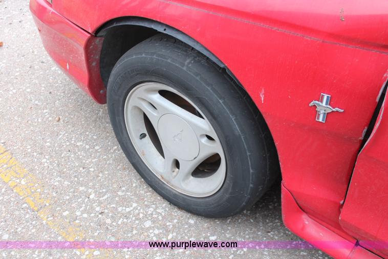 image for item O9392 1996 Ford Mustang