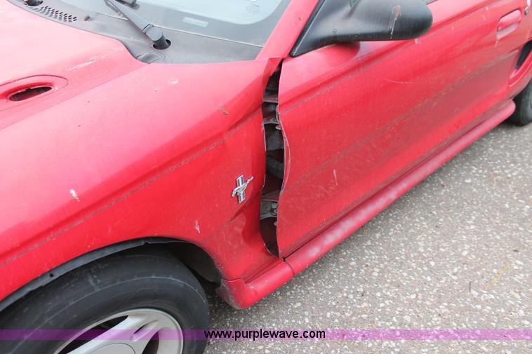 image for item O9392 1996 Ford Mustang