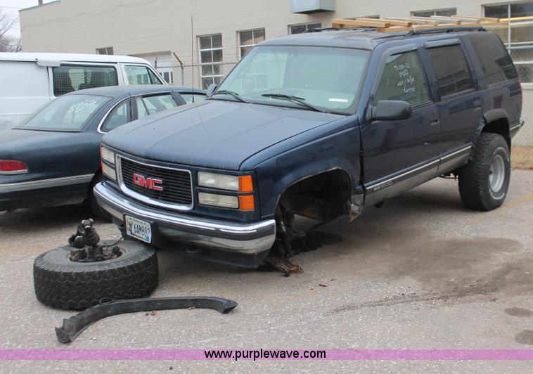 image for item O9394 1996 GMC Yukon SLE SUV
