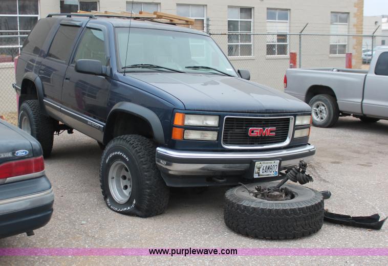 image for item O9394 1996 GMC Yukon SLE SUV