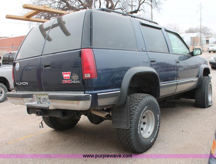 image for item O9394 1996 GMC Yukon SLE SUV