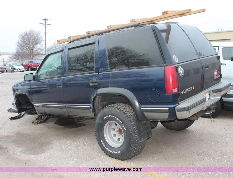 image for item O9394 1996 GMC Yukon SLE SUV