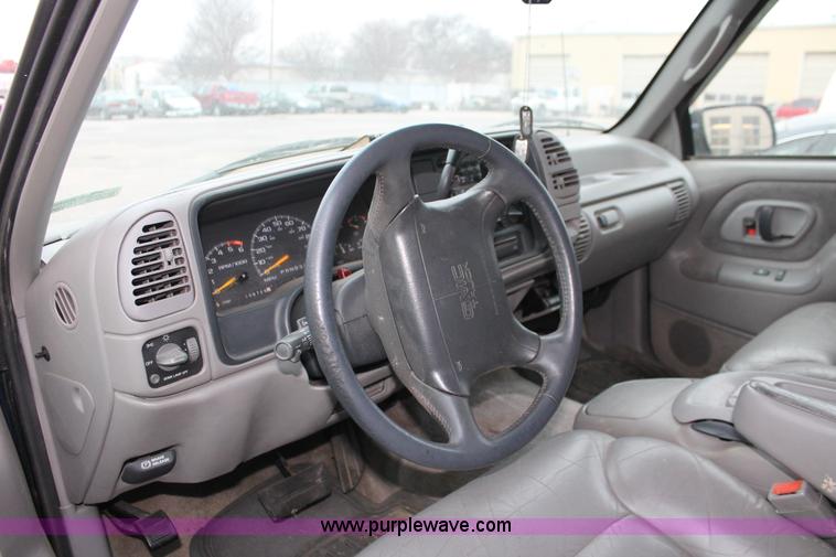 image for item O9394 1996 GMC Yukon SLE SUV