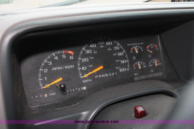 image for item O9394 1996 GMC Yukon SLE SUV