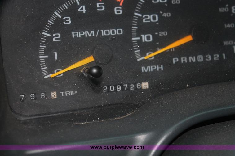 image for item O9394 1996 GMC Yukon SLE SUV