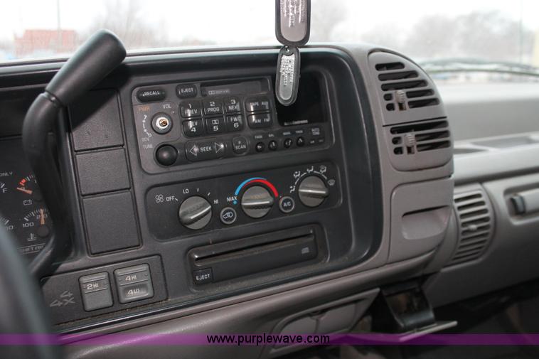 image for item O9394 1996 GMC Yukon SLE SUV