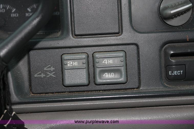 image for item O9394 1996 GMC Yukon SLE SUV