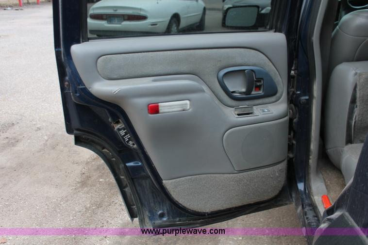 image for item O9394 1996 GMC Yukon SLE SUV
