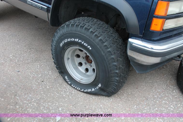 image for item O9394 1996 GMC Yukon SLE SUV