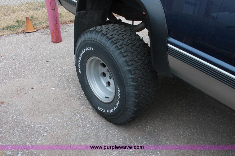 image for item O9394 1996 GMC Yukon SLE SUV