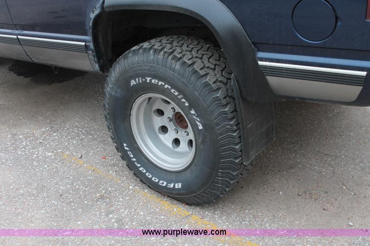 image for item O9394 1996 GMC Yukon SLE SUV