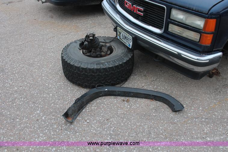 image for item O9394 1996 GMC Yukon SLE SUV