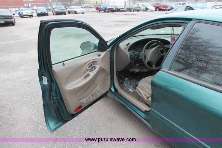 image for item O9395 1998 Ford Taurus LX