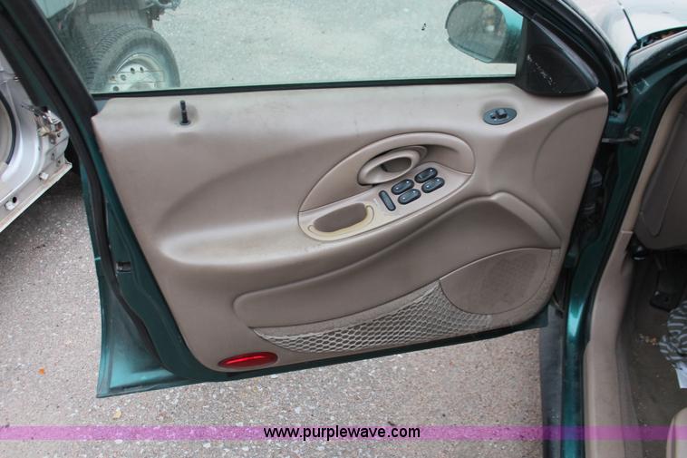 image for item O9395 1998 Ford Taurus LX