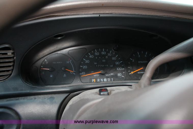 image for item O9395 1998 Ford Taurus LX
