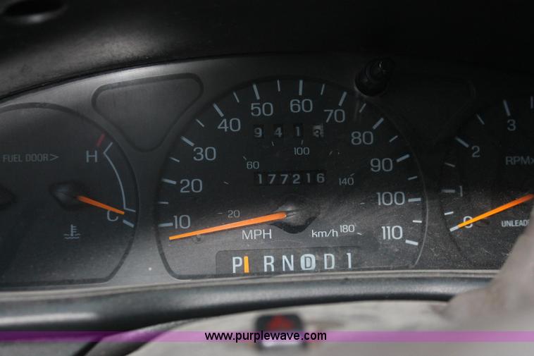 image for item O9395 1998 Ford Taurus LX