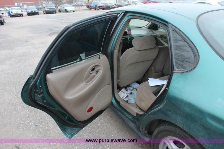 image for item O9395 1998 Ford Taurus LX